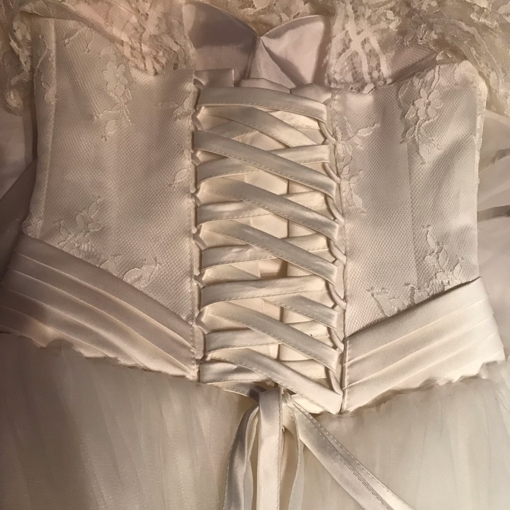 Beautiful Italian wedding dress - Picture 2 of 5